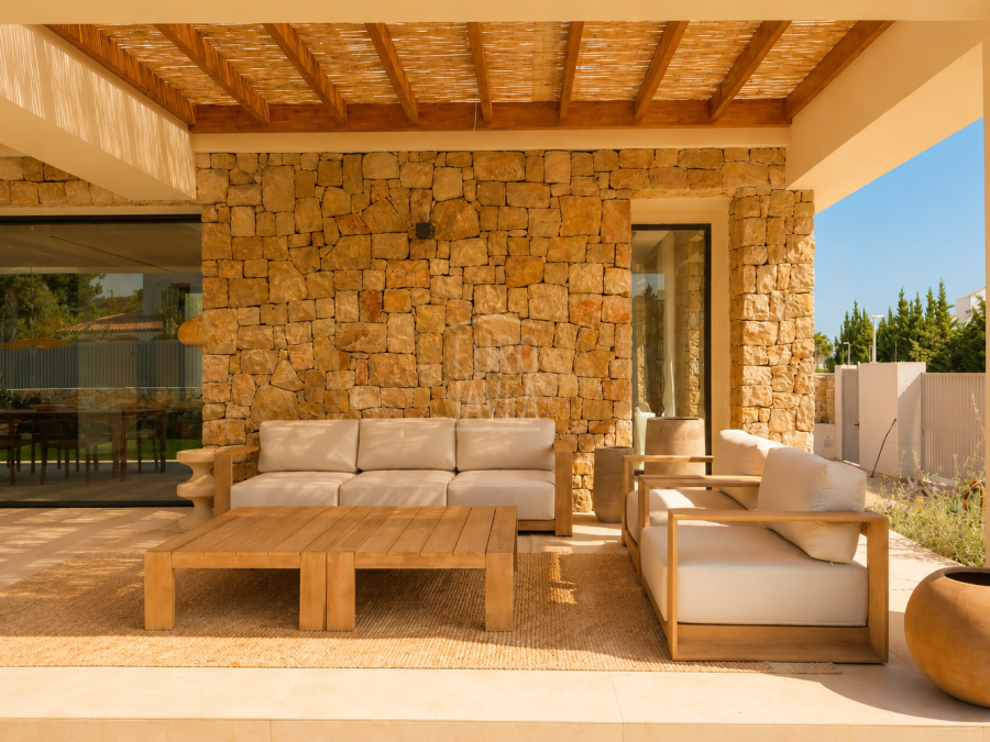 Luxurious new build villa with sea views