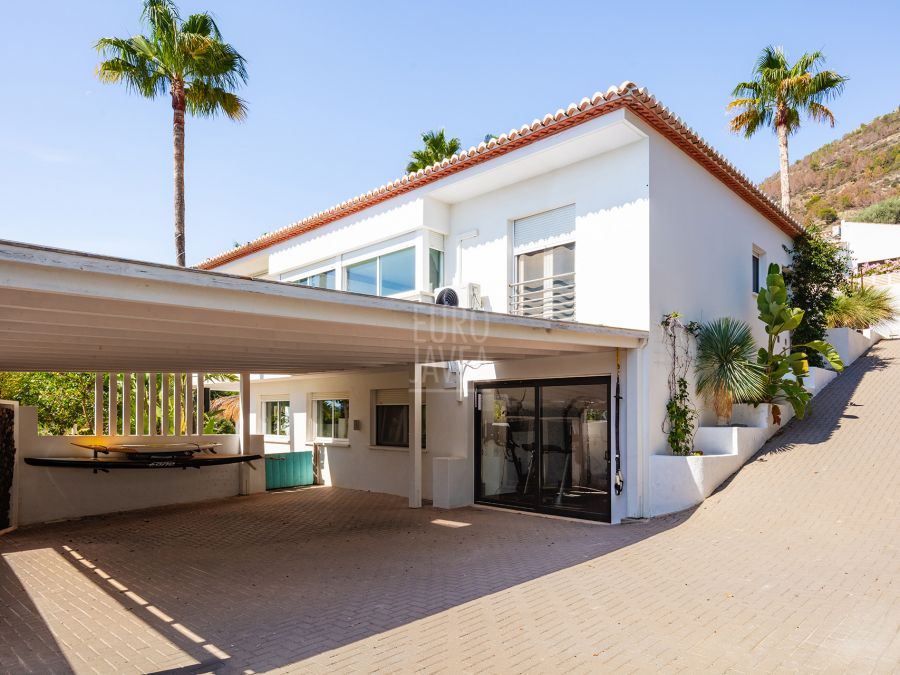 Villa a la venta en exclusiva en la zona del Montgó de Jávea , orientada al sur