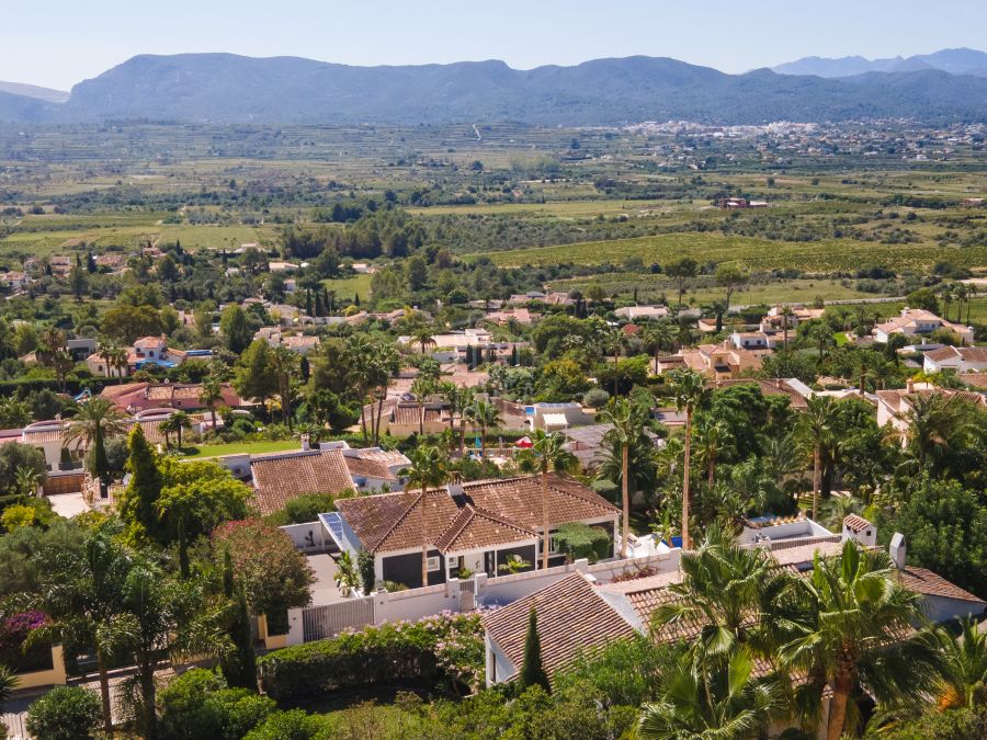 Villa a la venta en exclusiva en la zona del Montgó de Jávea , orientada al sur