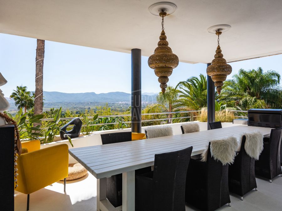 Exclusieve villa te koop in de wijk Montgó in Jávea, op het zuiden.