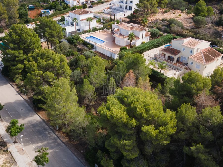 Terrain à vendre avec licence accordée dans la zone de Piver à Jávea.