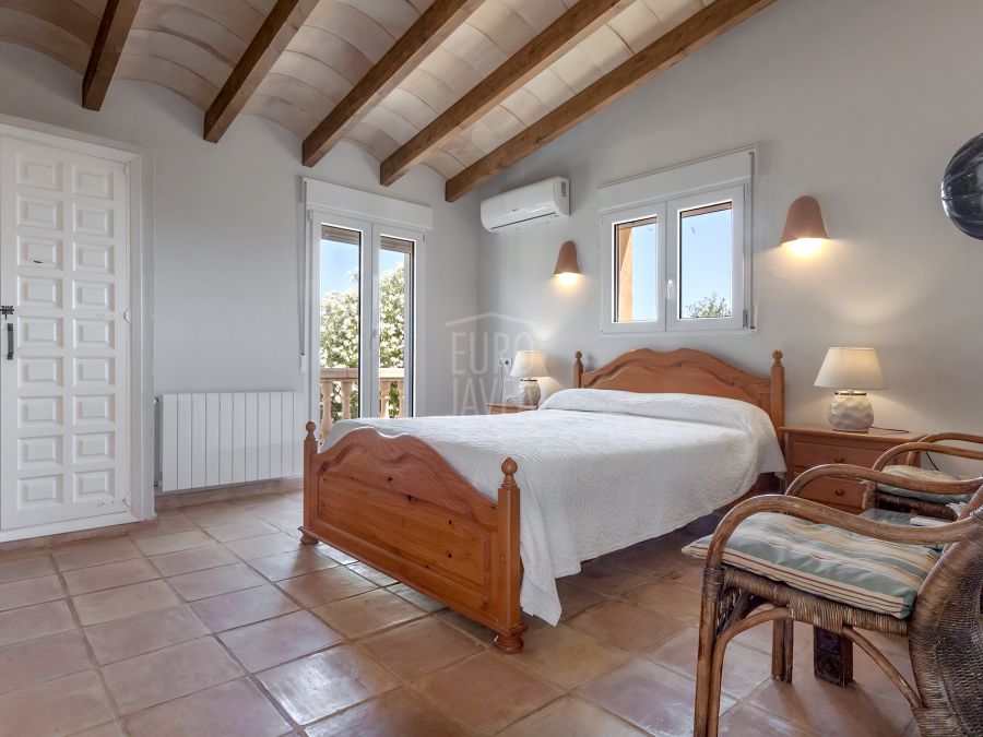 Mediterranean style villa for sale exclusively in Jávea, in Montgó Valls