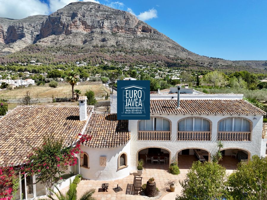 Villa estilo finca mediterraneo a la venta en exclusiva en Jávea , en Montgó Valls