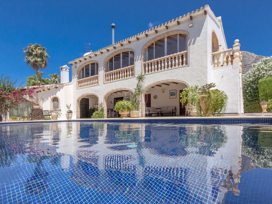 Villa estilo finca mediterraneo a la venta en exclusiva en Jávea , en Montgó Valls