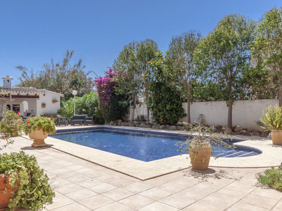 Mediterranean style villa for sale exclusively in Jávea, in Montgó Valls