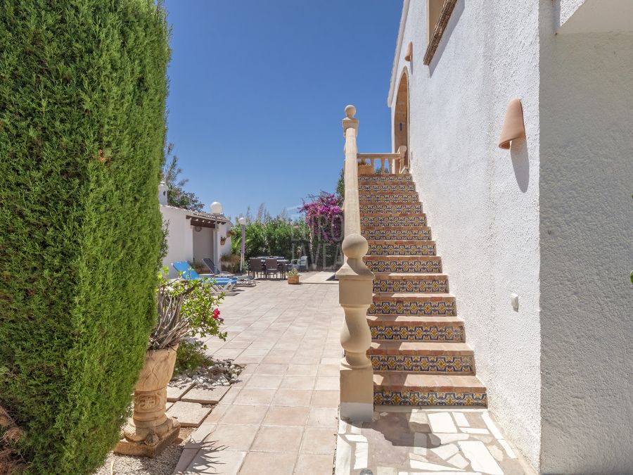 Mediterranean style villa for sale exclusively in Jávea, in Montgó Valls