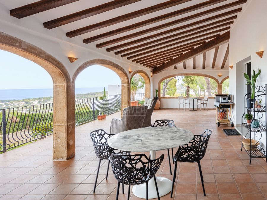 Impresionate villa a la venta en Jávea con vistas panorámicas a la Bahia de Jávea