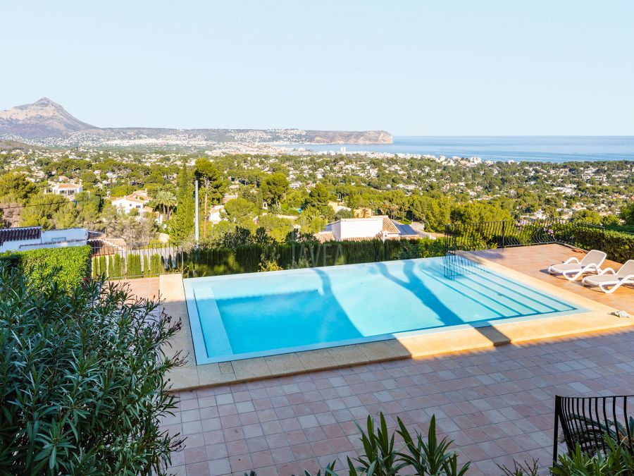 Impresionate villa a la venta en Jávea con vistas panorámicas a la Bahia de Jávea