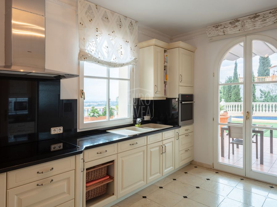 Traditional style villa for sale in the Sella area in Denia, with panoramic views