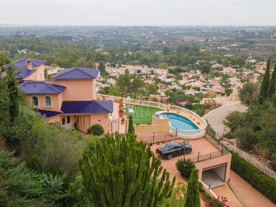 Traditional style villa for sale in the Sella area in Denia, with panoramic views