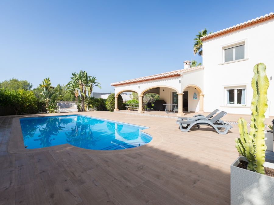 Villa de estilo finca mediterránea en venta exclusiva en la zona de Piver