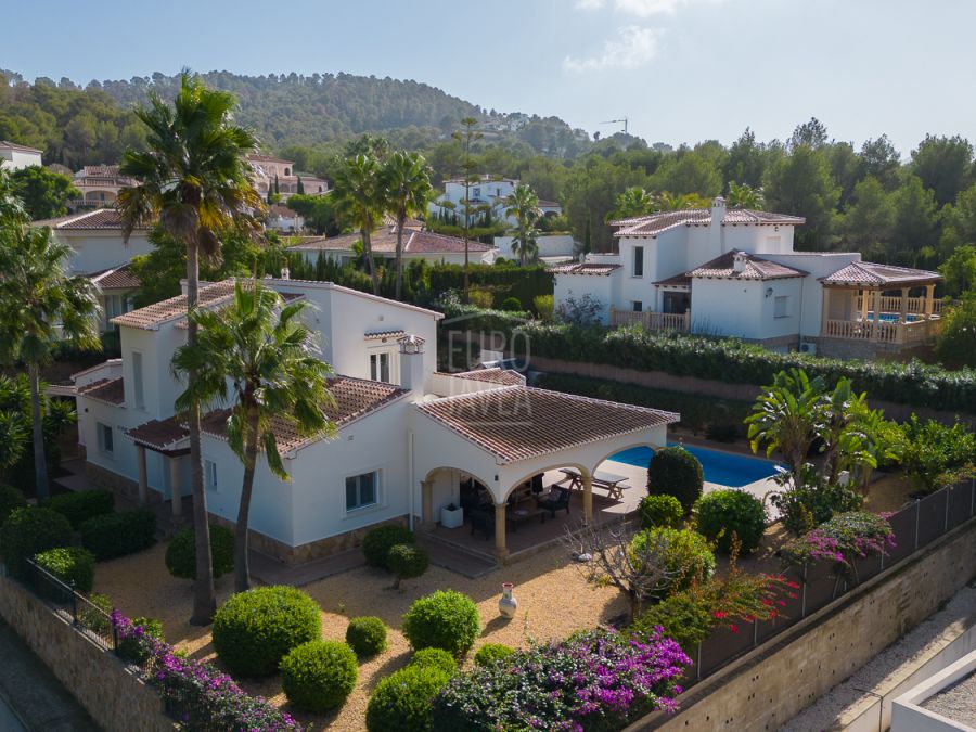 Villa de estilo finca mediterránea en venta exclusiva en la zona de Piver