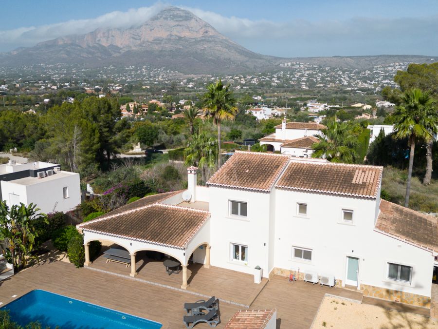 Villa de estilo finca mediterránea en venta exclusiva en la zona de Piver