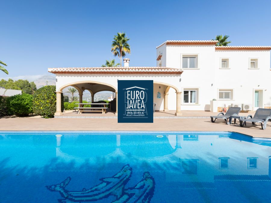 Villa de estilo finca mediterránea en venta exclusiva en la zona de Piver