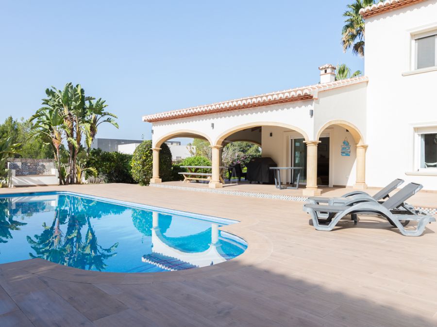 Villa de estilo finca mediterránea en venta exclusiva en la zona de Piver