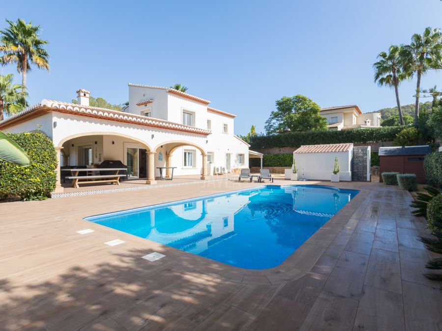 Villa de estilo finca mediterránea en venta exclusiva en la zona de Piver