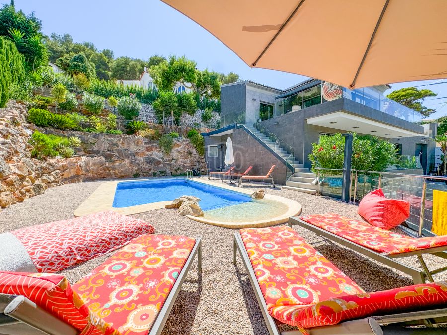 Villa lujosa a la venta en la zona de Portixol en Javea con magnificas vistas al mar