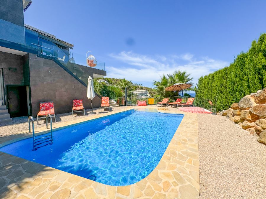 Villa lujosa a la venta en la zona de Portixol en Javea con magnificas vistas al mar