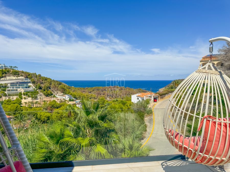 Villa lujosa a la venta en la zona de Portixol en Javea con magnificas vistas al mar