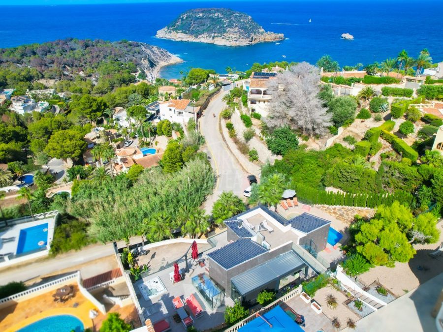 Villa lujosa a la venta en la zona de Portixol en Javea con magnificas vistas al mar