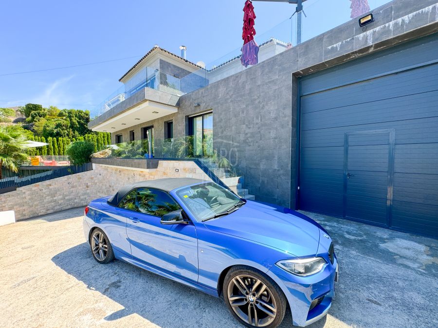 Villa lujosa a la venta en la zona de Portixol en Javea con magnificas vistas al mar