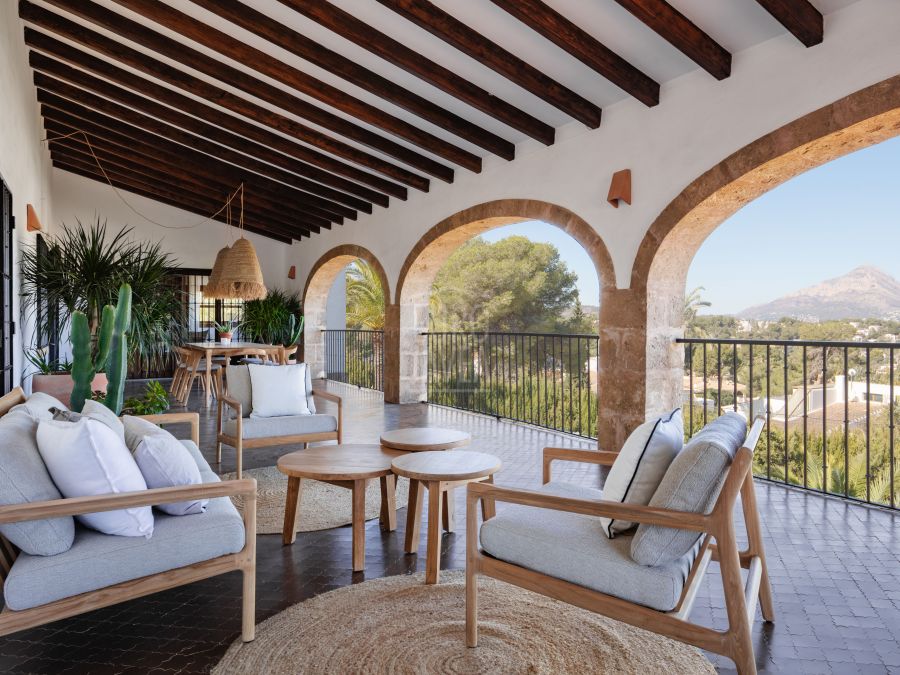 Villa tradicional a la venta en exclusiva en la zona de Cap Martí , en Jávea con magnificas vistas al mar y al Montgó