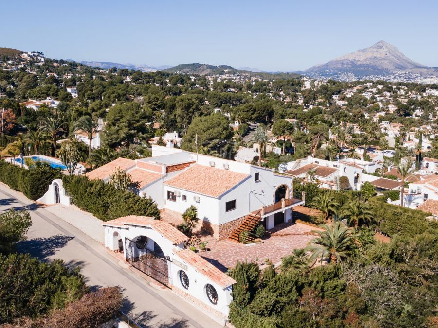 Traditionele villa exclusief te koop in het Cap Martí-gebied, in Jávea met prachtig uitzicht op de zee en Montgó