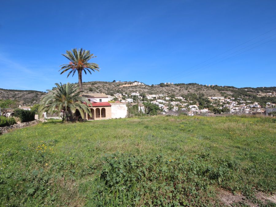 Traditional villa to renovate for sale in the old town of Jávea with many possibilities