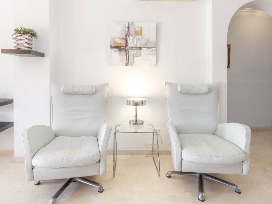 Ground floor apartment for sale exclusively in the port area in Jávea, walking distance to the beach and all services .