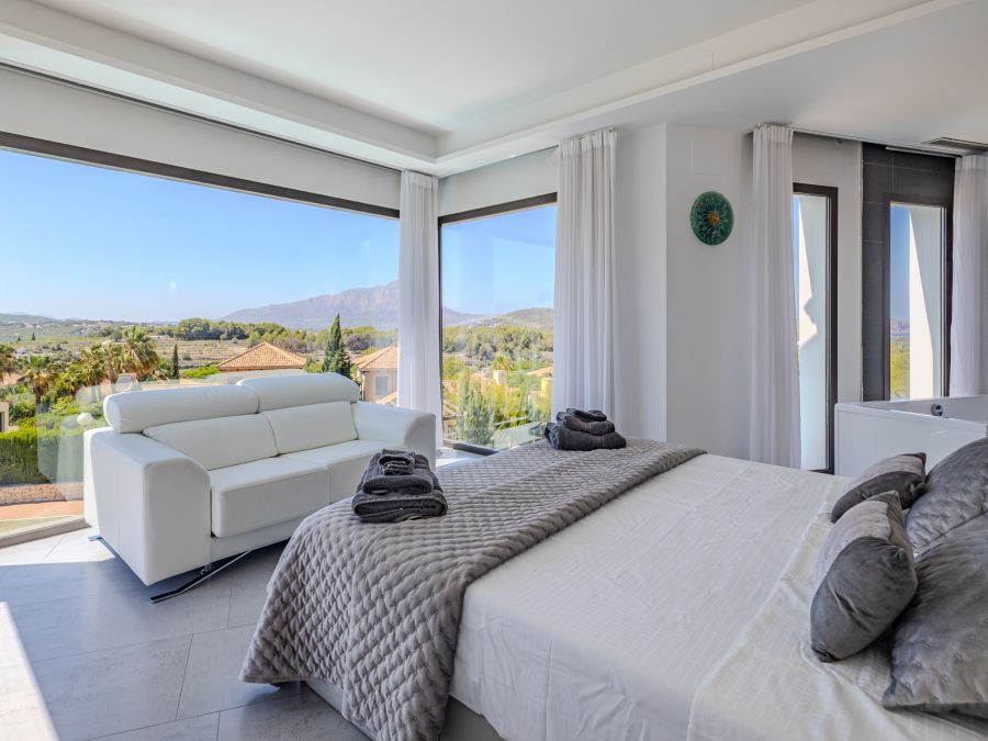 Luxurious villa for sale in Jávea, a short distance from Benitchell, the sea and the town center of Jávea