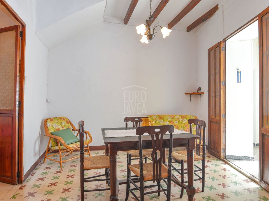 Apartment for sale exclusively in the center of the old town of Jávea. Magnificent property as an investment