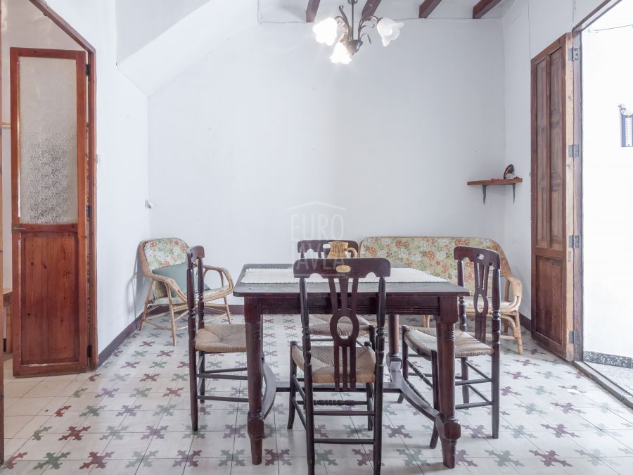 Apartment for sale exclusively in the center of the old town of Jávea. Magnificent property as an investment