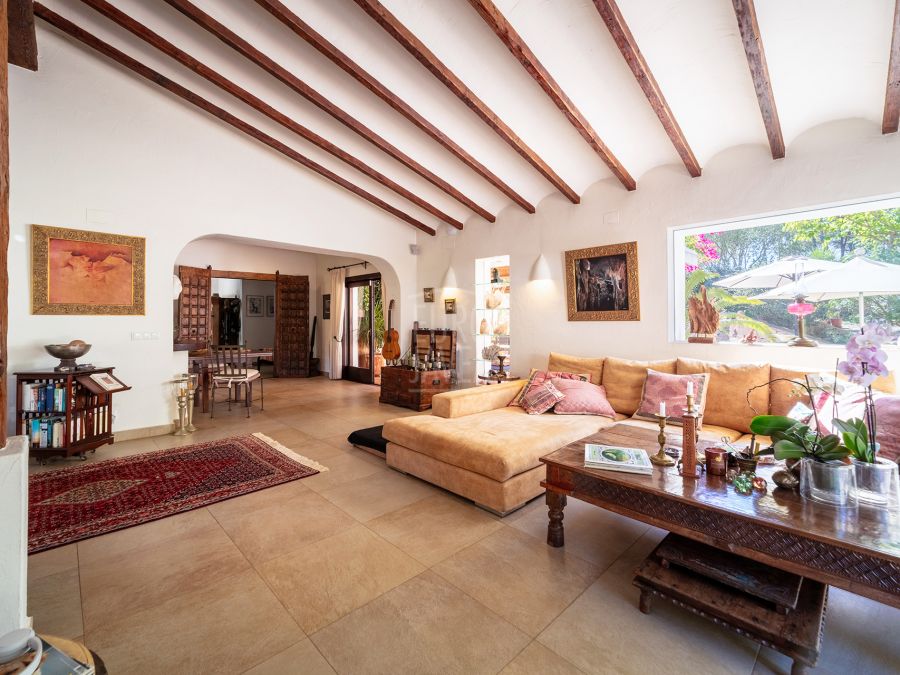 Charming traditional luxury villa for sale in the Plana Area of Jávea