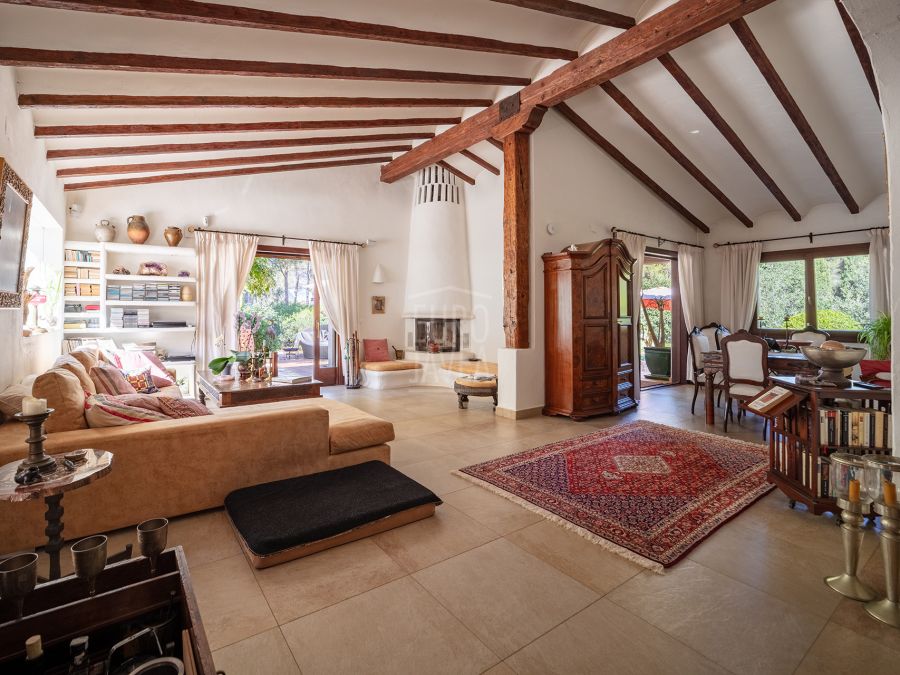 Charming traditional luxury villa for sale in the Plana Area of Jávea