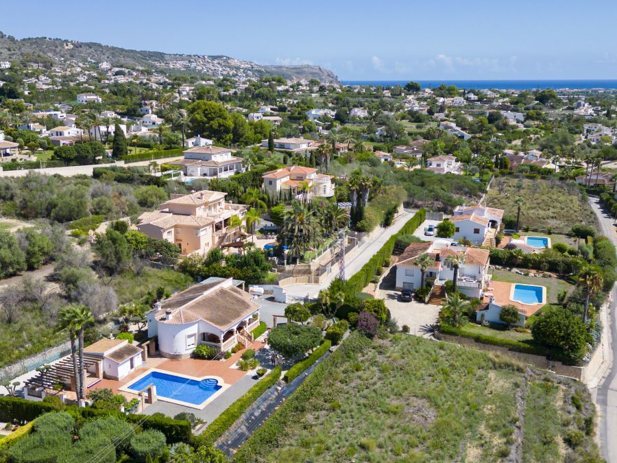 Villa exclusief te koop in het Montgó-gebied van Jávea, allemaal op één verdieping op het zuiden