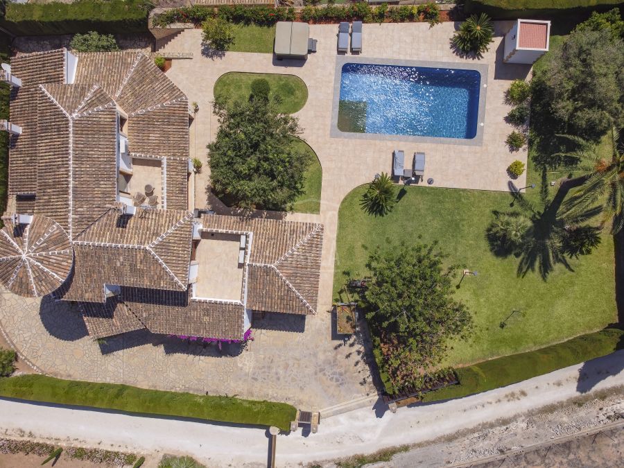 Exclusieve villa te koop in de wijk Puchol in Javea met uitzicht op zee