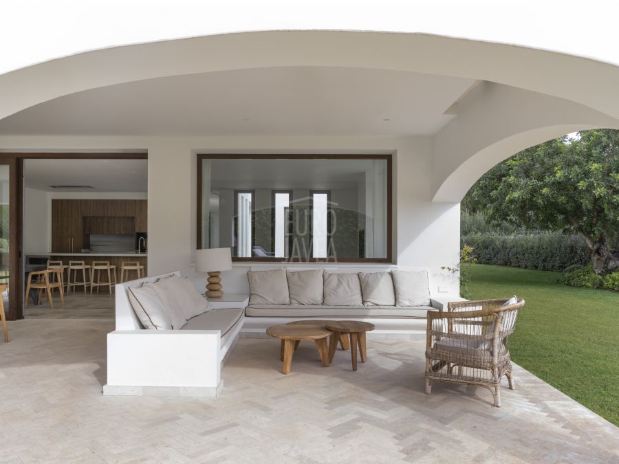 Spectaculaire villa allemaal op één verdieping te koop in de wijk Tosalet in Jávea, op een steenworp afstand van het Arenal-strand of Cala Blanca