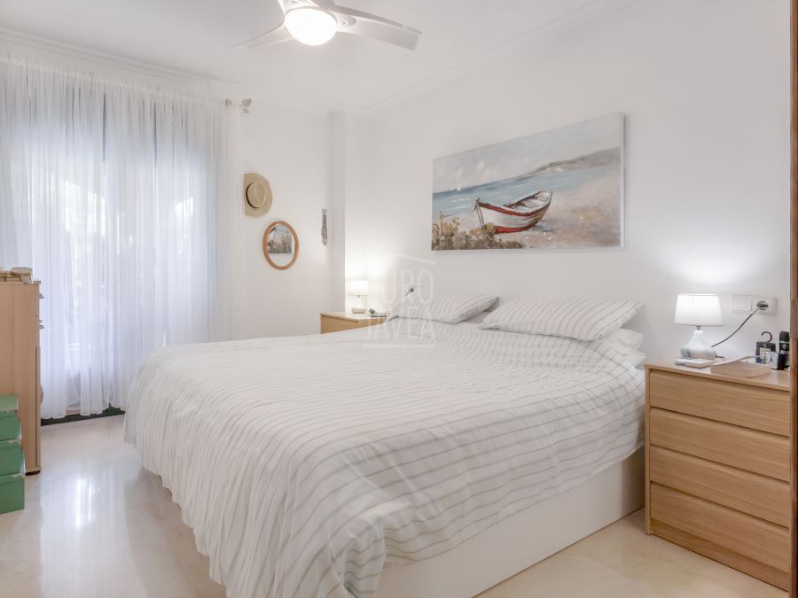 Exclusief appartement te koop in de haven van Jávea, op slechts een steenworp afstand van de zee