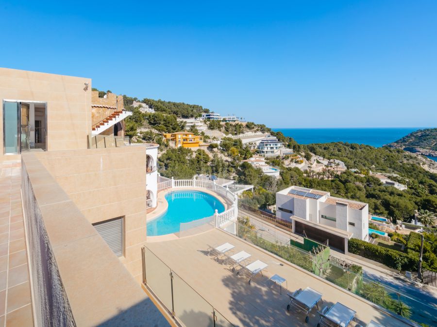 Villa a la venta en Jávea en Portichol , con magníficas vistas al mar , a un paso de la Playa de La Barraca
