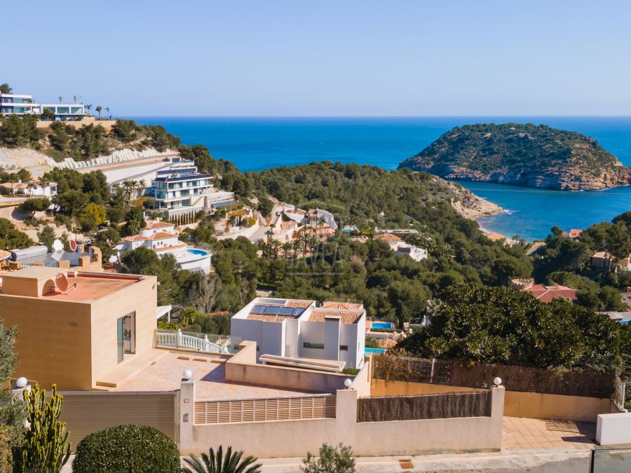 Villa for sale in Jávea el Portichol, with magnificent views of the sea, close to La Barraca Beach