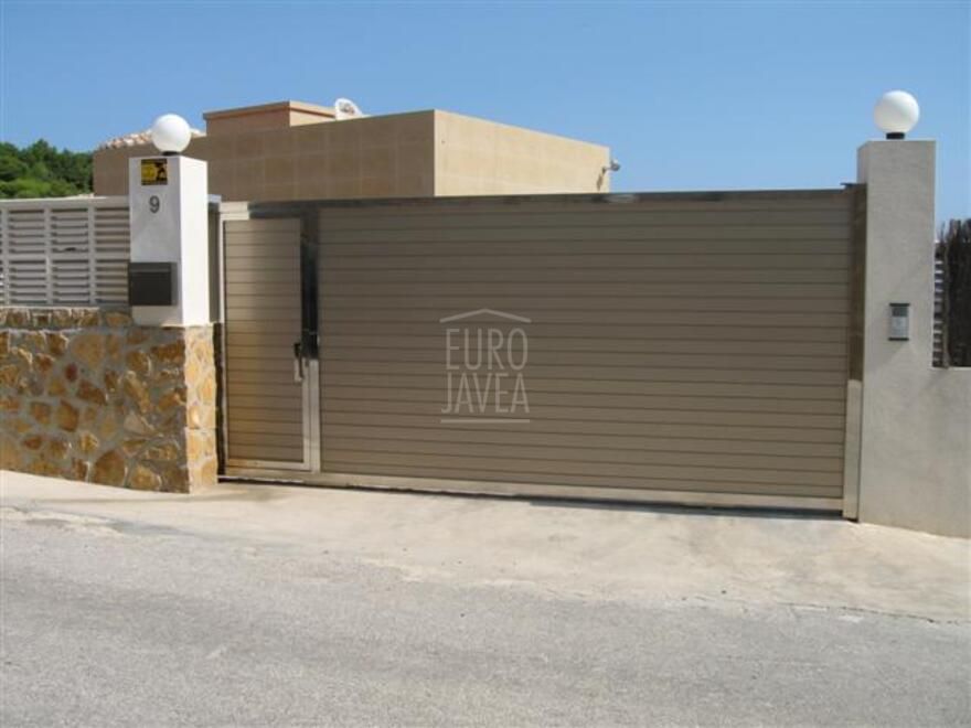 Villa te koop in Jávea el Portichol, met prachtig uitzicht op de zee, op een steenworp afstand van het strand van La Barraca