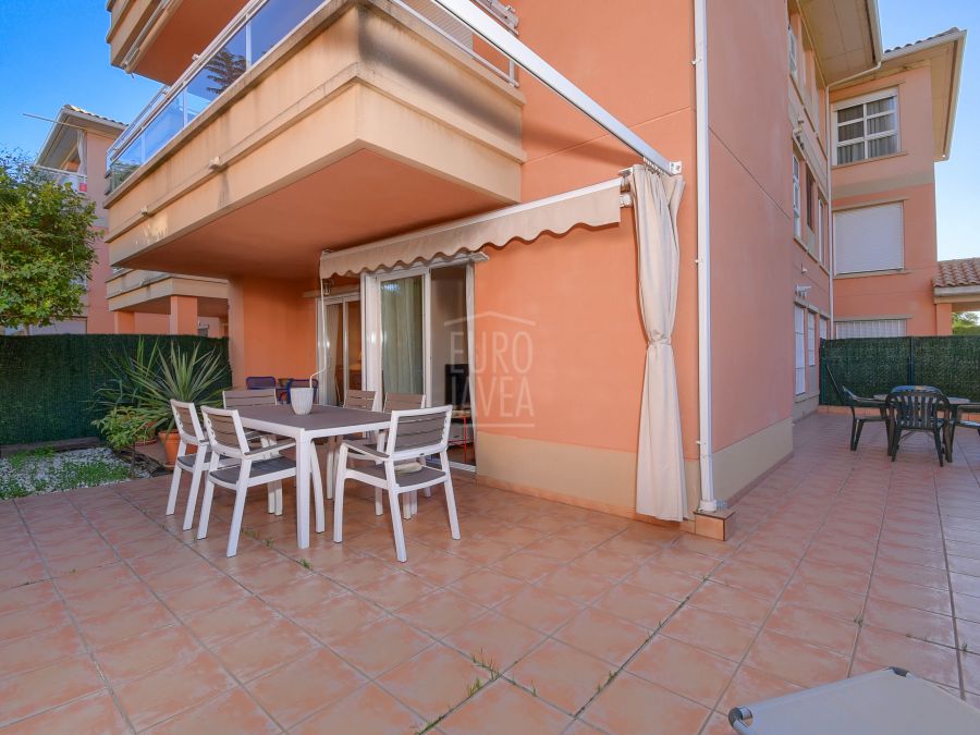 Magnificent ground floor apartment for sale in Jávea near the sea and all services.