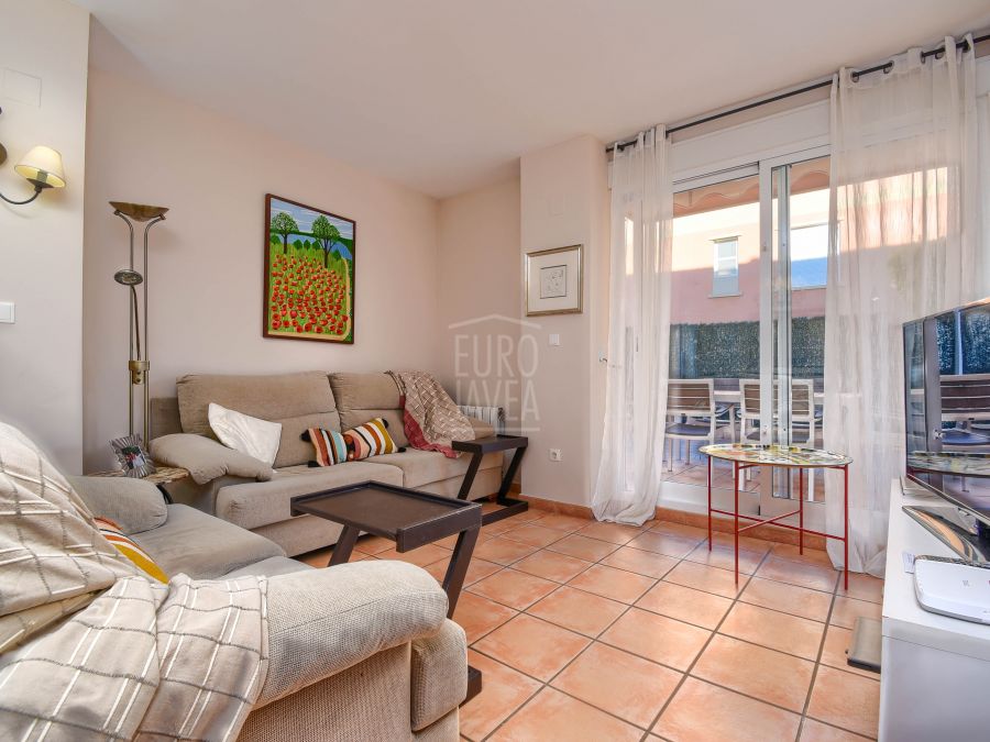Magnificent ground floor apartment for sale in Jávea near the sea and all services.