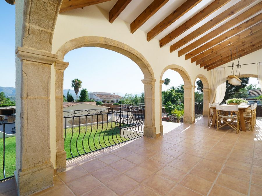 Spectaculaire villa de style méditerranéen à vendre exclusivement à Jávea, orientée plein sud