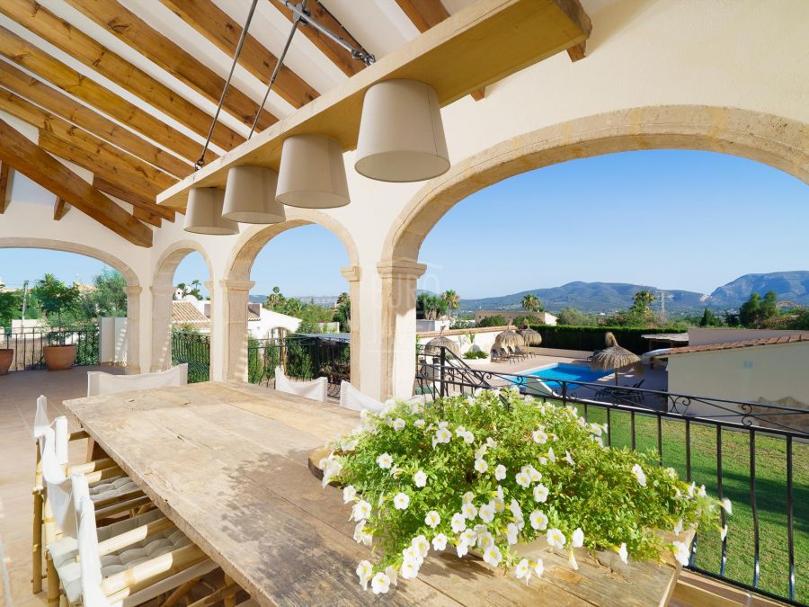 Espectacular villa estilo mediterráneo a la venta en exclusiva en Jávea orientación sur