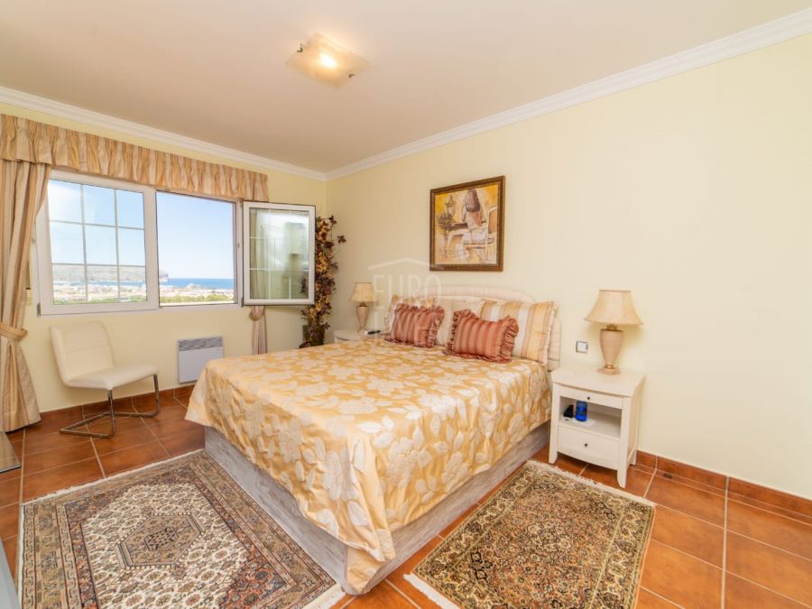 Impresionante villa a la venta a un paso de la playa del Arenal, en una tranquila zona residencial con amplias vistas panorámicas y al mar