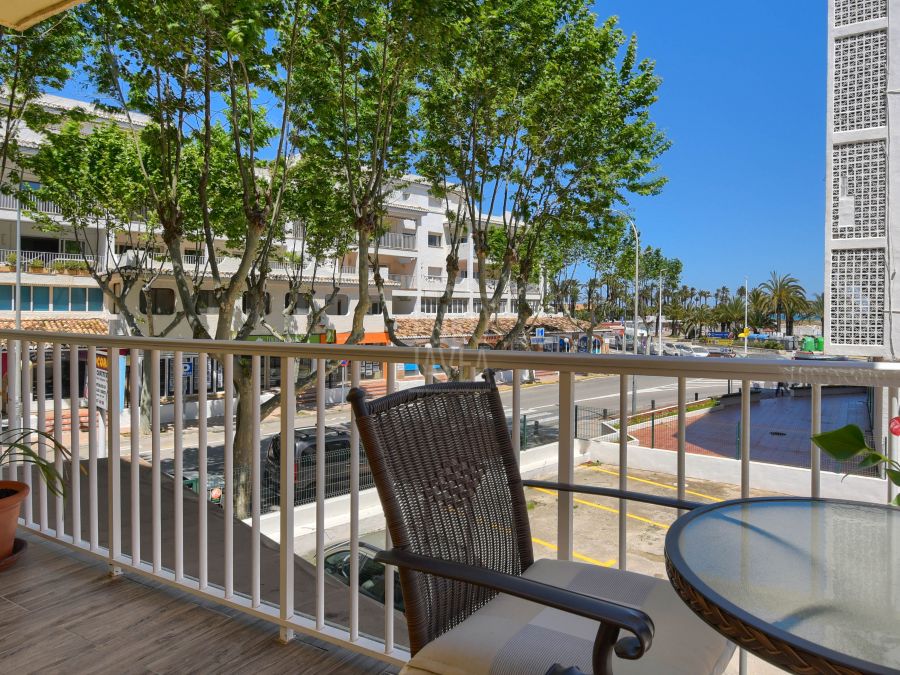 Apartment for sale exclusively in the Arenal Beach in Jávea, with sea views