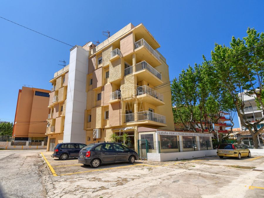 Apartamento a la venta en exclusiva en la Playa del Arenal de Jávea con vistas al mar