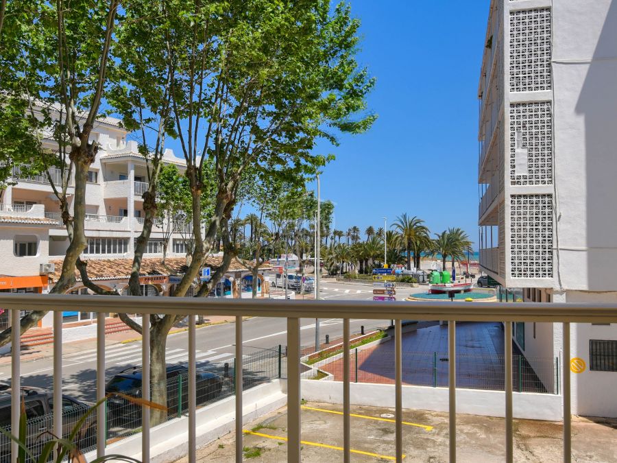 Apartamento a la venta en exclusiva en la Playa del Arenal de Jávea con vistas al mar