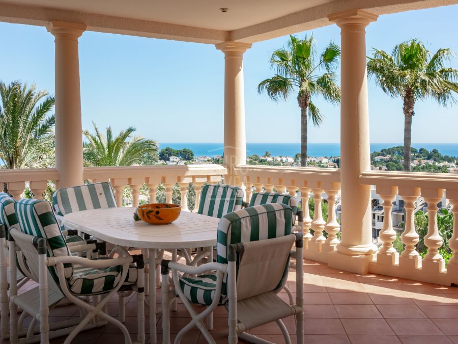 Exclusive villa at the foot of Montgó with magnificent sea views in Denia